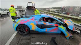 千萬YTR，傑克·多爾蒂（Jack Doherty），開車滑手機，下秒撞爛麥拉倫超跑，18萬人線上直播目睹(圖／翻攝自Jack Doherty YT)