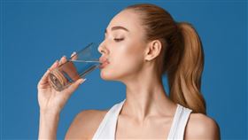 減肥喝水有用嗎？過量飲水恐引發水中毒　「3招正確喝水法」守護健康（圖／姊妹淘）