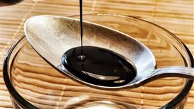 醬油用完隨手放？5保存方法NG不可不知　小心踩雷「吃細菌」（圖／姊妹淘）