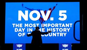 川普在11月5日大選前繼續升高貿易保護主義論調。他表示，將對墨西哥進口汽車徵收高達200%的關稅。（圖／翻攝自川普臉書）