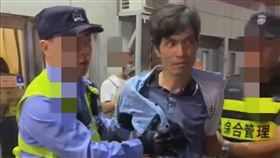 上海一間沃爾瑪（Wallmart）超市9月30日晚間發生一起悲劇。警方在現場拘捕37歲林姓犯罪嫌疑人，18名傷者送醫救治，其中3人搶救無效死亡。（圖／翻攝自微博）