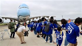 日本成田機場舉辦了第26屆「小學生與飛機拔河比賽」（圖／翻攝自@naritacity X平台）
https://x.com/naritacity_/status/1842812701334176130