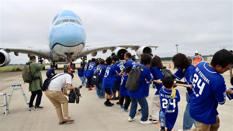 小學生與百噸飛機比拔河 驚人結果曝光
