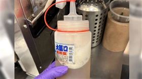 一名手搖飲店員分享了一位客人帶來的「環保杯」，引起眾多網友熱議 。（圖／翻攝自Threads）