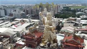 吊車升空為162尺武財神開光　法師祖孫傳承