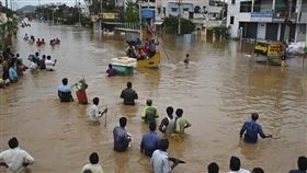 印度,洪水（圖／美聯社／達志影像）