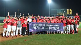 味全龍二軍上演讓二追三大逆轉，靠著石翔宇再見安打擊敗統一獅二軍，奪下總冠軍。（圖／中華職棒聯盟提供）