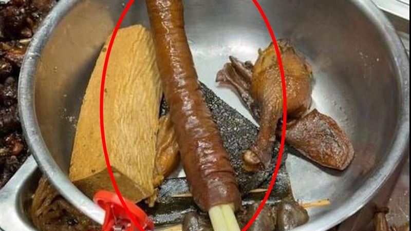 墾丁「鴨頭」內戰！網：棒狀物有錢人零食