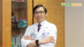 葉建宏理事長呼籲健保應考量將IVIG納入給付範圍，減輕患者的經濟壓力。