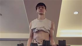 Andy穿棉褲健身遭嫌噁心。（圖／翻攝自Andy IG）