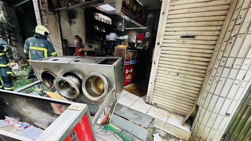 松山休旅車衝進肉羹店　老闆娘遭壓1死1傷