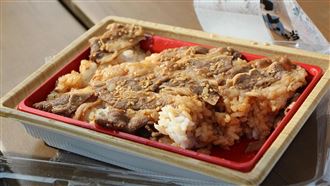 3餐吃微波食品！他長乳房 醫：毒素排不出