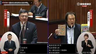 別分藍綠白！王世堅送「這禮物」給卓榮泰