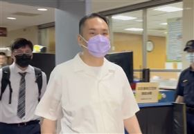 ▲陳重文離開北院時，僅低調表示相信司法還他清白。（圖／翻攝畫面）
