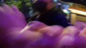  板橋 騎士安全帽猛砸高中生 翻攝自WoWtchout - 地圖型行車影像分享平台