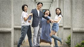 《拜六禮拜》開鏡 眾主演齊亮相(左起) 丁寧、李李仁、鍾欣凌、孫淑媚。（圖／華視、公視台語台提供）