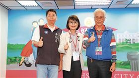 黃紹庭（左）出身政治世家，其父黃芳仁（右）也曾任議員，如今家族涉弊恐牽動地方政治版圖。（翻攝高雄市議會官網）