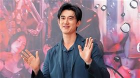 政治色彩鮮明的吳慷仁，去年金馬稱帝後，今年西進賺人民幣，引發軒然大波。