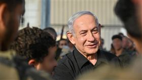 以色列總理尼坦雅胡（Benjamin Netanyahu）與以色列士兵/軍人們。（圖／翻攝自尼坦雅胡推特/X）