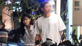 吳子霏身邊出現高大新歡名叫Alex，9月24日，吳子霏從樹林住家開車到Alex位於深坑的住處，晚間兩人再搭小黃到台北市東區燒肉店。（圖／本刊攝影組）