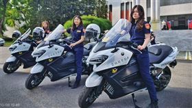 雲林國慶焰火倒數，美女警重機繞行，長腿一字排開帥炸(圖／雲林縣警局提供)