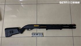 高雄黃男在網路購買槍機零件，用來改造APS M870玩具槍。（圖／翻攝畫面）