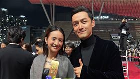 林依晨與胡歌在典禮上相見。（圖／周子娛樂提供）