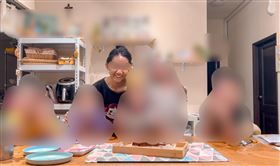 保母慈愛的笑容總是她照片裡的焦點，每篇貼文一字一句寫下心得，甚至會自我反思。