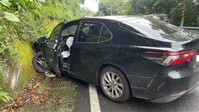 新北,新店,撿東西,對向,車道,失控,偏移