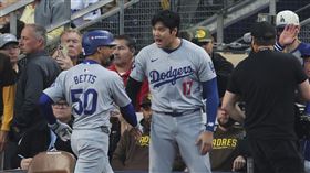 ▲貝茲（Mookie Betts）連2天首打席開轟，道奇在國聯分區系列賽G4先得分。（圖／美聯社／達志影像）