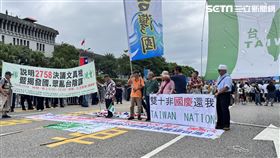 統獨兩派在景福門表達訴求。（記者李依璇／台北報導）