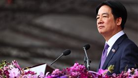 國慶演說  賴總統：中華人民共和國無權代表台灣113年國慶大會10日上午在總統府前廣場舉行，也是總統賴清德520就任後，首度發表國慶演說。賴總統表示，中華民國已經在台澎金馬落地生根，和中華人民共和國互不隸屬；民主自由，在這塊土地上，成長茁壯，中華人民共和國無權代表台灣；2300萬台灣人民更要向全世界開枝散葉，迎向未來。中央社記者翁睿坤攝  113年10月10日