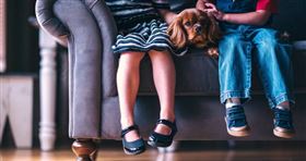 ▲中國重慶市警方發表聲明，表示2名孩童因為太過頑皮，所以遭到親生父親「嚴厲教育」。（示意圖／pixabay）