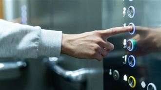 搭電梯「露鳥」頂女顧客屁股…還全程錄影