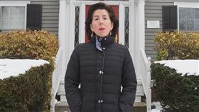 美國商務部長雷蒙多（Gina Raimondo）（圖／翻攝自Gina Raimondo臉書）
https://www.facebook.com/GinaMRaimondo/videos/947839619085688/