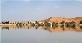 非洲摩洛哥東南方的「世界最熱荒漠」撒哈拉沙漠近日遭傾盆大雨肆虐。（圖／翻攝自Ｘ）