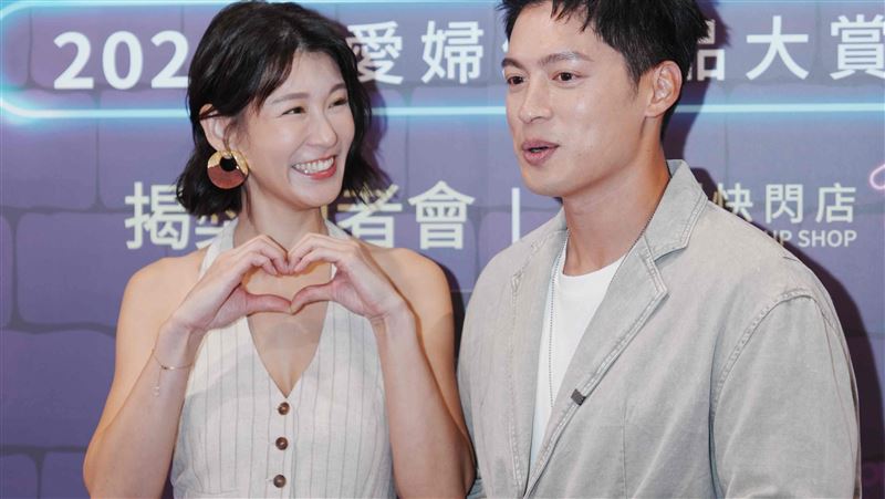 許孟哲驚喜探班趙孟姿！一家四口罕合體