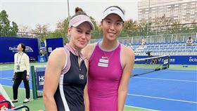 台灣網球詹皓晴與俄羅斯搭檔庫德梅托娃（Veronika Kudermetova）。（圖／詹皓晴提供）