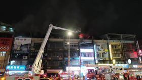 新北,中和,透天厝,頂樓,全面燃燒,