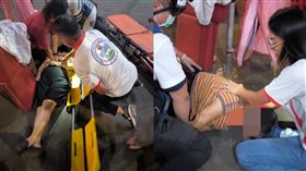 女信徒不明原因她突然腳軟昏倒，送醫不治。（圖／翻攝自新時代熱血義消2.0臉書）
