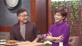李濤跟李艷秋受訪。（圖／MOMO綜合台提供）
