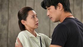 吳婉君（左）在《愛的榮耀》和傅子純有精彩互動。（圖／民視提供）