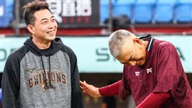 ▲統一獅總教練林岳平（左）賽前先向樂天桃猿道歉會故意保送陳晨威。（圖／樂天桃猿提供）