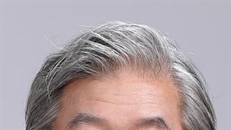 白髮轉黑有解方！新研究揭密：散步也有效