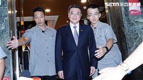 ▲朝野和解飯結束,行政院長卓榮泰步出餐廳（圖／記者趙于瑩攝影）