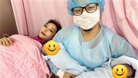 李宓（左）正式升格5寶媽。（圖／翻攝自李宓臉書）