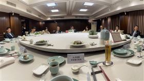 ▲朝野和解飯場景曝光（圖／吳春城辦公室提供）