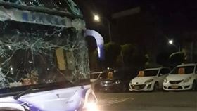 彰化溪湖高中校車追撞！「車頭擋風玻璃全碎」學生嚇壞　驚悚畫面曝