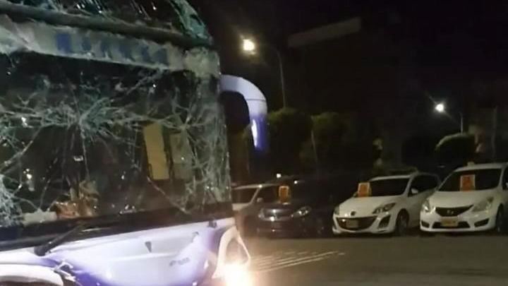 溪湖高中校車追撞「擋風玻璃全碎」畫面曝