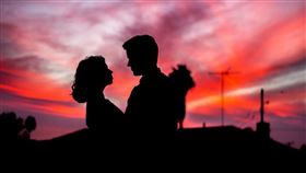 戀愛，情侶，交往（示意圖／翻攝自unsplash）